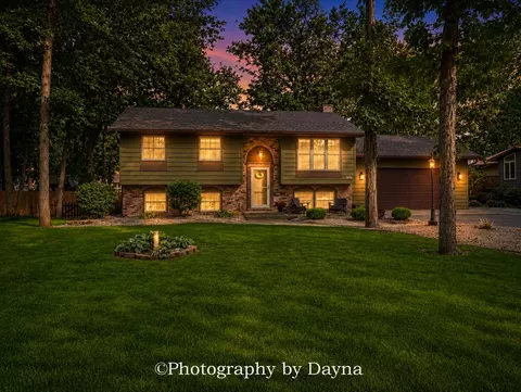 5880 Muriel Ln, Saint Anne, IL 60964