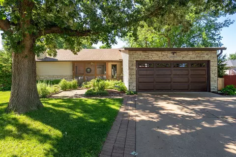 4405 Montclair Ct, Bettendorf, IA 52722