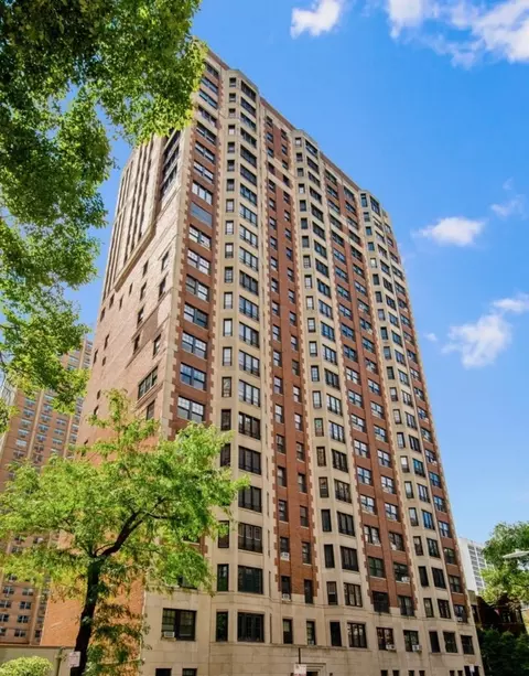 421 W Melrose St #21AD, Chicago, IL 60657