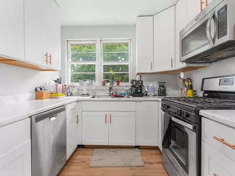 Kitchen - 528 Maple Ln, Hillside, IL 60162 photo 2 of 4