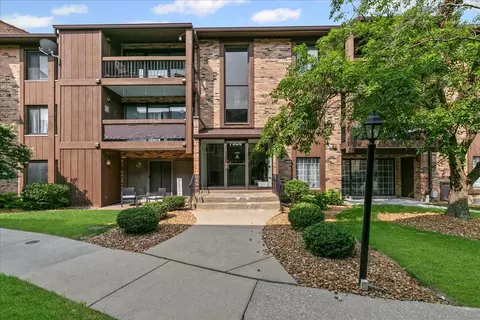 7509 W 175 St #232, Tinley Park, IL 60477