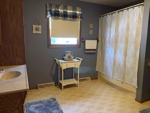 Bath - 1915 9th St, Peru, IL 61354 photo 2 of 2