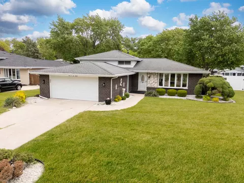9 S215 Florence Ave, Downers Grove, IL 60516