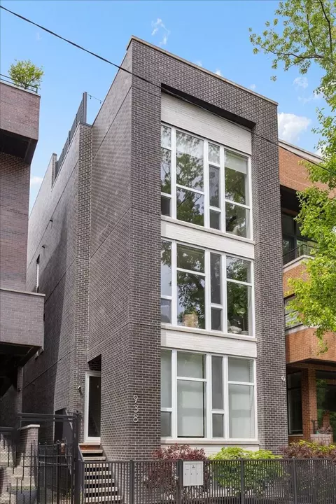 938 N Winchester Ave #3, Chicago, IL 60622