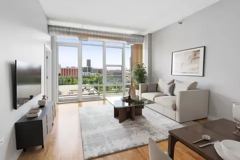 Living - 901 W Madison St #601, Chicago, IL 60607 photo 1 of 5