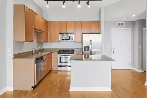 Kitchen - 901 W Madison St #601, Chicago, IL 60607 photo 2 of 3