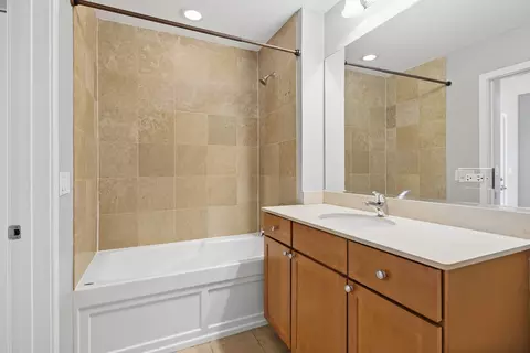 Bath - 901 W Madison St #601, Chicago, IL 60607 photo 1 of 1