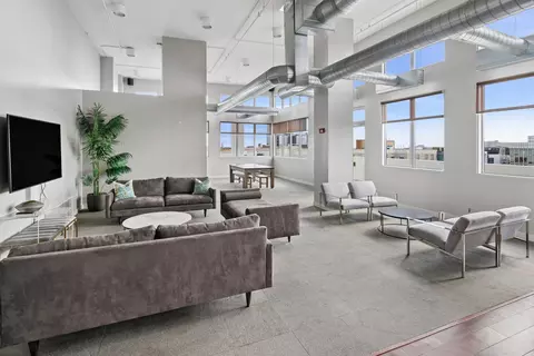 Living - 901 W Madison St #601, Chicago, IL 60607 photo 5 of 5