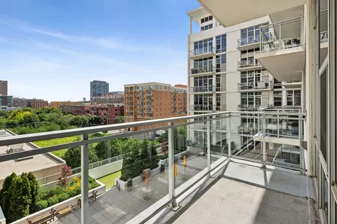 Exterior - 901 W Madison St #601, Chicago, IL 60607 photo 1 of 2