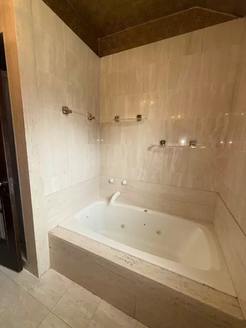 Bath - 14200 S Burnham Ave, Burnham, IL 60633 photo 2 of 2