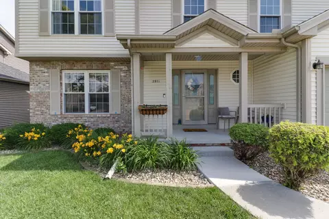 2921 Grey Hawk Dr, Normal, IL 61761 photo 2