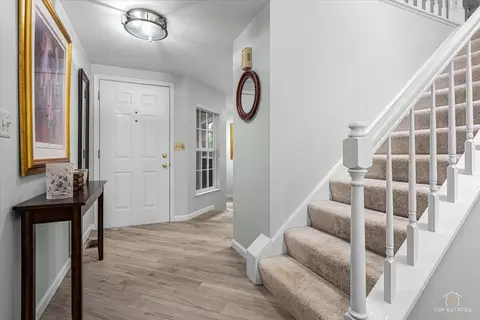 Entry Way - 1143 Coldspring Rd, Elgin, IL 60120 photo 1 of 2