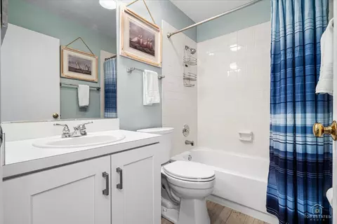 Bath - 1143 Coldspring Rd, Elgin, IL 60120 photo 4 of 4