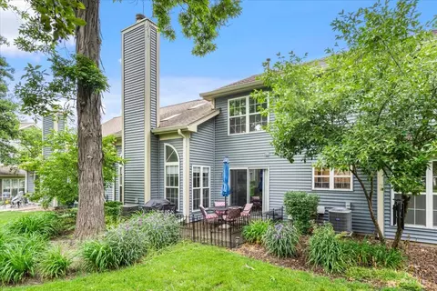 Exterior - 1143 Coldspring Rd, Elgin, IL 60120 photo 3 of 3