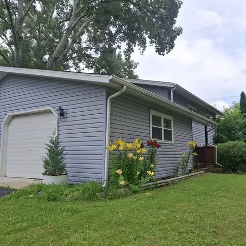 700 Larkdale Row, Wauconda, IL 60084