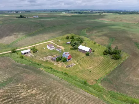 1928 180th St, Lowden, IA 52255