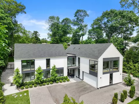21 White Oak Rd, Newton, MA 02468