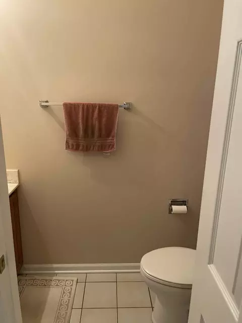 Bath - Undisclosed, Des Plaines, IL 60016 photo 1 of 6