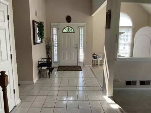 Entry Way - Undisclosed, Des Plaines, IL 60016 photo 2 of 12