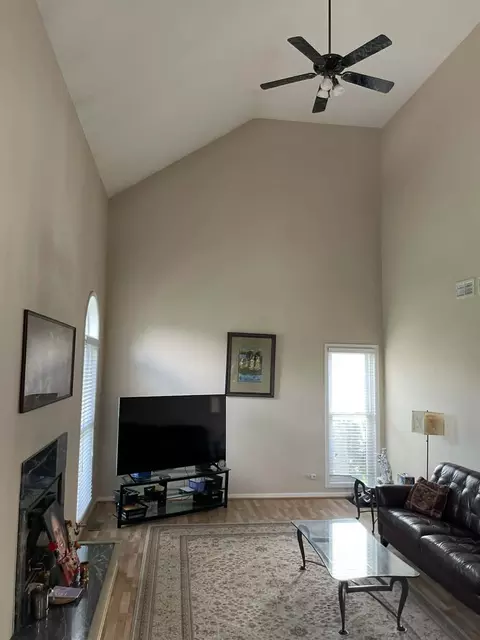 Living - Undisclosed, Des Plaines, IL 60016 photo 4 of 4