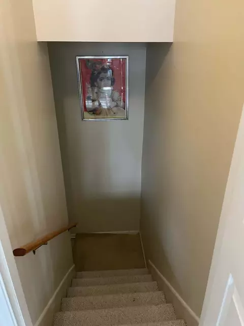 Entry Way - Undisclosed, Des Plaines, IL 60016 photo 10 of 12