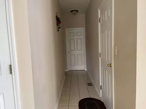 Entry Way - Undisclosed, Des Plaines, IL 60016 photo 8 of 12