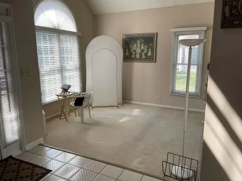 Living - Undisclosed, Des Plaines, IL 60016 photo 1 of 4