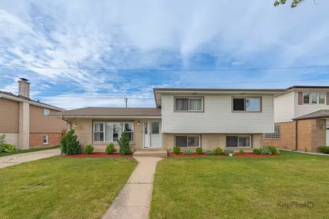8142 W Lyons St, Niles, IL 60714