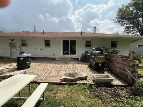 Exterior - 206 S Park St, Alpha, IL 61413 photo 2 of 3