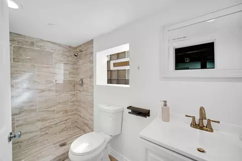 Bath - 1249 W 97th St, Chicago, IL 60643 photo 2 of 2