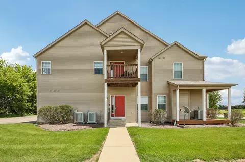 661 Stonegate Dr, Sycamore, IL 60178