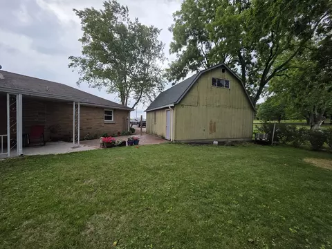Exterior - 23041 Moline Rd, Sterling, IL 61081 photo 8 of 11