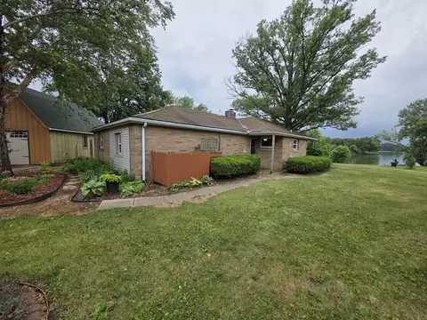 Exterior - 23041 Moline Rd, Sterling, IL 61081 photo 2 of 11