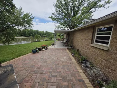 Exterior - 23041 Moline Rd, Sterling, IL 61081 photo 3 of 11