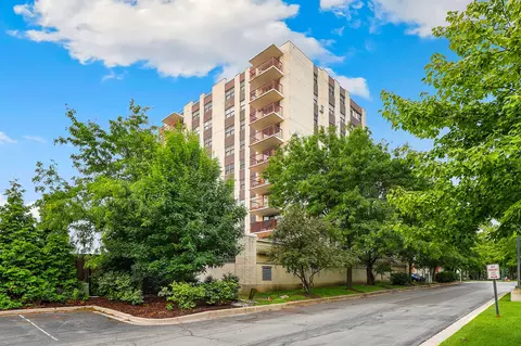 141 N La Grange Rd #805, La Grange, IL 60525