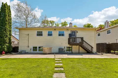 Exterior - 774 Polynesian Dr, Des Plaines, IL 60016 photo 5 of 8