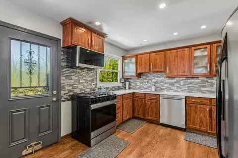 Kitchen - 774 Polynesian Dr, Des Plaines, IL 60016 photo 1 of 5