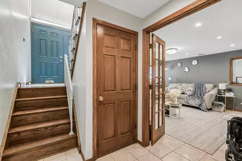 Entry Way - 774 Polynesian Dr, Des Plaines, IL 60016 photo 3 of 4