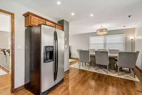 Dining - 774 Polynesian Dr, Des Plaines, IL 60016 photo 3 of 3