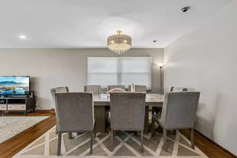 Dining - 774 Polynesian Dr, Des Plaines, IL 60016 photo 2 of 3