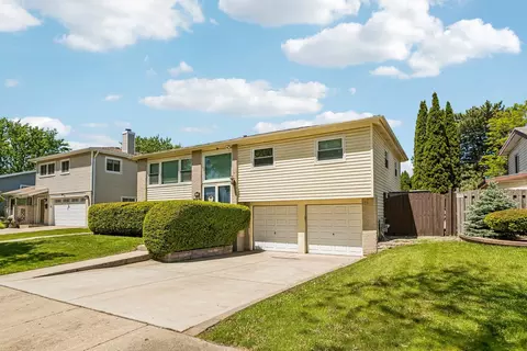 Exterior - 774 Polynesian Dr, Des Plaines, IL 60016 photo 3 of 8