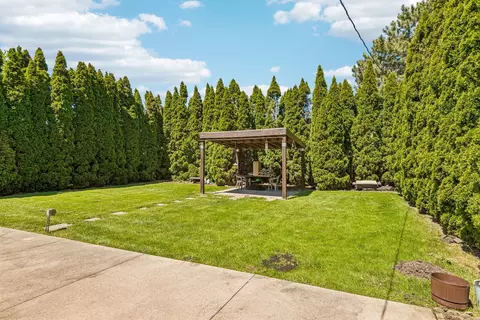 Exterior - 774 Polynesian Dr, Des Plaines, IL 60016 photo 8 of 8