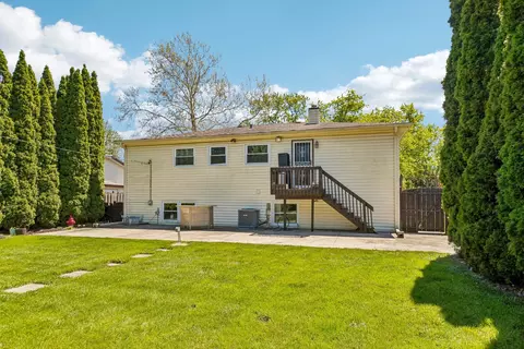 Exterior - 774 Polynesian Dr, Des Plaines, IL 60016 photo 4 of 8