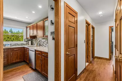 Entry Way - 774 Polynesian Dr, Des Plaines, IL 60016 photo 1 of 4