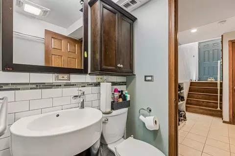 Bath - 774 Polynesian Dr, Des Plaines, IL 60016 photo 2 of 4