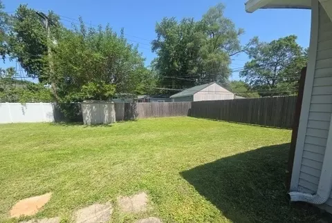 Exterior - 12 Circle Dr E, Montgomery, IL 60538 photo 2 of 2