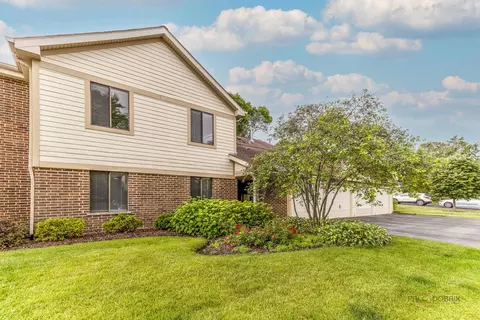 823 E Coach Rd #6, Palatine, IL 60074