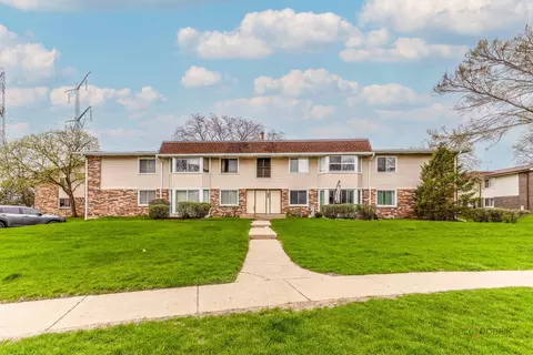 3100 Roberts Dr #5, Woodridge, IL 60517