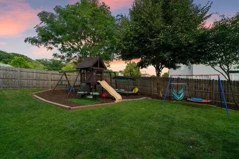 Exterior - 2067 Stephen St, Aurora, IL 60502 photo 4 of 6