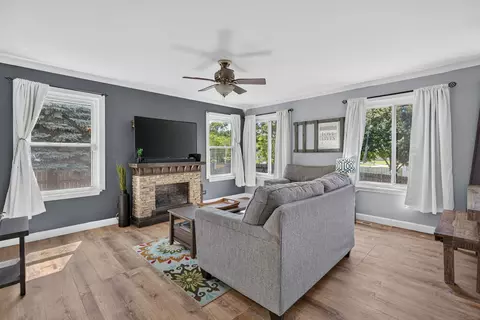 Living - 2067 Stephen St, Aurora, IL 60502 photo 3 of 3